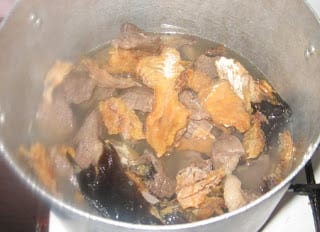 Adding water to meats for soup stock